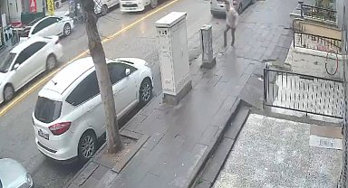 Aracın altında kalmaktan son anda kurtuldu