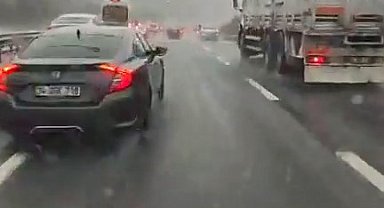 Arnavutköy'de karlı havada önüne kıran araca çarptı, o anlar kamerada