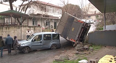 Ataşehir'de freni patlayan kamyon ortalığı birbirine kattı