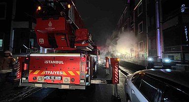Avcılar'da akü imalathanesi alev alev yandı: 1 yaralı