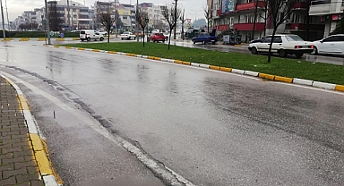 Balıkesir’de Şiddetli Yağış Etkili Oldu