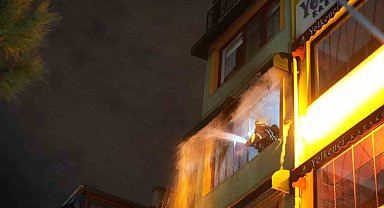 Beyoğlu'nda 4 katlı apart otelde korkutan yangın