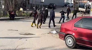 Bursa'da iki grubun sopalı meydan muharebesi kamerada