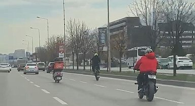 Bursa'da motosikletli iki kafadarın trafikteki tehlikeli hareketleri kamerada