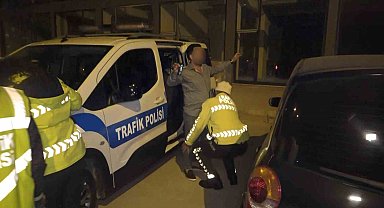 Bursa'da yılbaşı gecesi lüks aracıyla polise yakalandı