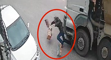 Bursa'da yolun karşısına geçmeye çalışan yaya hafriyat kamyonunun altında kaldı