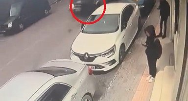 Bursa'da yolun karşısına geçmeye çalışan yayaya çarpan kamyonet kamerada