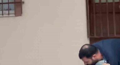 Büyü yapıldığını iddia ederek kendini yerden yere attı