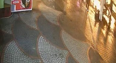 Büyükçekmece'de yaya geçidinde kadına önce motosiklet ardından araba vurdu