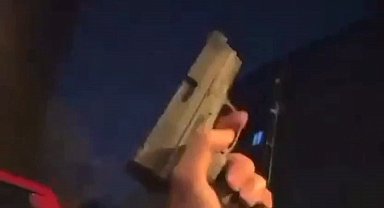 Canlı yayın açıp mahalle arasında havaya defalarca kez ateş etti