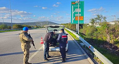 Çeşme'de jandarmadan sıkı denetim
