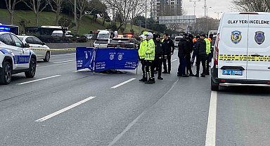 Esenler'de üstgeçitten yola atlayan kadının üstünden araç geçti: O anlar kamerada