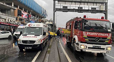 Esenyurt'ta İETT otobüsü yön direğine çarptı: 8 yaralı