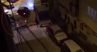 Eyüpsultan'da karda kayan araçların kaza anı kamerada