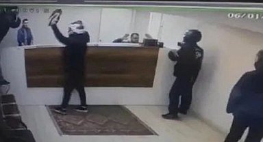 Fatih'te kargo şubesinde gasp girişimi kamerada