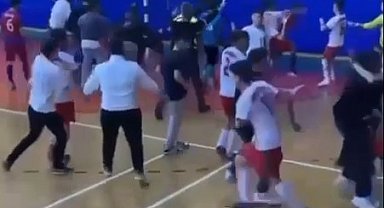 Futsal müsabakası meydan kavgasına döndü
