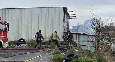 Geri dönüşüm fabrikasının yatakhanesinde yangın: 4 işçi dumandan etkilendi