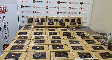 Gümrük Muhafaza ekipleri muz dolu konteynerde 77 kilogram kokain ele geçirdi