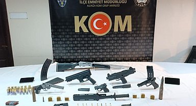İzmir'de silah tacirine darbe: Ele geçirilenler arasında uçaksavar mühimmatı da var