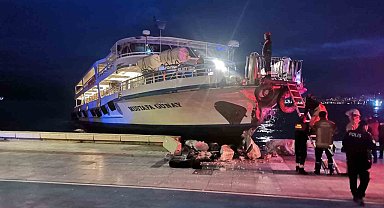 İzmir'de vapur karaya çarptı, yolcular büyük panik yaşadı