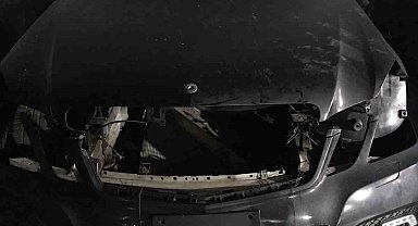 Lüks otomobili çekici yardımıyla çalan şahıslar kamerada