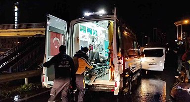 Maltepe'de yolun karşısına geçmeye çalışan kişiye araç çarptı: 1 yaralı