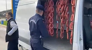 Minibüste sucuk yıkayan şahıslar hakkında savcılık tahkikat başlattı