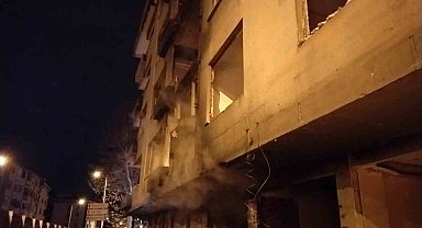 Pendik'te uyuşturucu madde etkisindeki şahıslar metruk binayı ateşe verdi