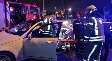 Pendik'te virajı alamayan ehliyetsiz sürücü otomobile çarptı: 1 yaralı