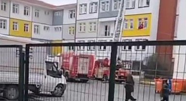 Sultangazi'de okulda yangın paniği: Öğrenciler tahliye edildi