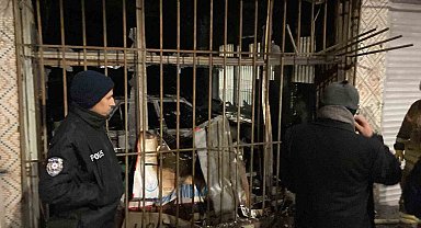 Sultangazi'de oto tamirhanesinde yangın: 2 otomobil ve 1 motosiklet küle döndü
