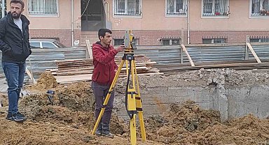 Sultangazi'de temel kazısı sırasında zarar gören 2 binadaki çalışmalar sürüyor