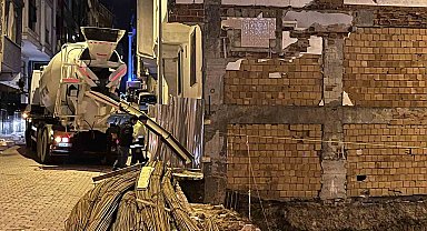 Sultangazi'de temeli kazılan inşaatın yanındaki iki binada zarar
