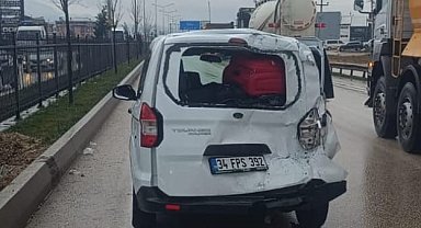 Tır, kırmızı ışıkta bekleyen araca çarptı: 3 yaralı
