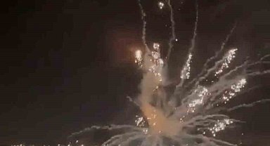 Yılbaşını kutlarken havai fişek elinde böyle patladı