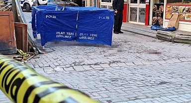 Zeytinburnu'nda dehşet: Arkadaşını öldürüp baltayla başını kesti