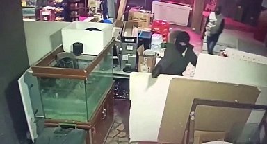 'Anucur Çetesi' üyelerinden internet kafeye silahlı saldırı