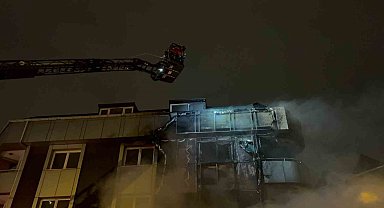 Ataşehir'de apartmanın dış cephesi alev alev yandı