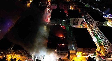 Avcılar'da elyaf imalathanesinde korkutan yangın: Söndürme çalışmaları sürüyor
