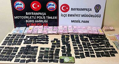 Bayrampaşa'da şüpheli araçtan çok sayıda uyuşturucu madde ve yüklü miktarda para çıktı
