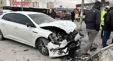 Beylikdüzü E-5 yan yolda feci kaza: 1'i ağır 3 yaralı