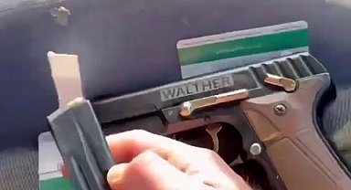 Beylikdüzü'nde uygulamaya takılan aracın gizli bölmesinde tabanca ele geçirildi