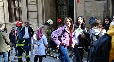 Beyoğlu Anadolu Lisesi'nde yangın paniği