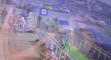 Beyoğlu'nda dolandırıcılık iddiası ortalığı karıştırdı: Genç çifte dayak kamerada