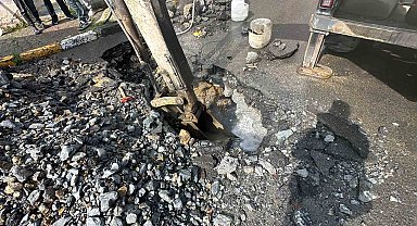 Beyoğlu'nda isale borusu patladı: Tazyikli su binaların boyunu aştı