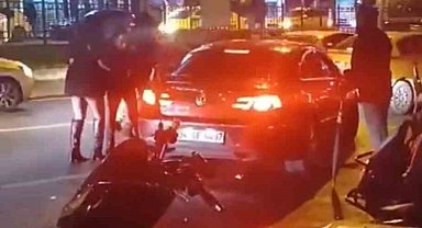 Beyoğlu'nda "laf atma" kavgası: Kadın ortalığı birbirine kattı