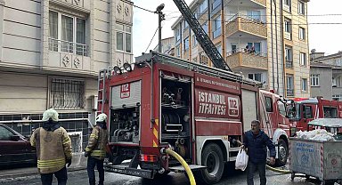 Esenyurt'ta 5 katlı binanın çatısında yangın