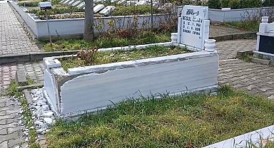 Esenyurt'ta babasının mezarını yaptıran kardeşlerine kızıp, mezar taşlarını kırdı