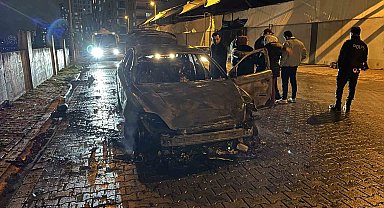 Esenyurt'ta otomobil alev topuna döndü