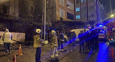 Eyüpsultan'da kıraathanede çıkan yangında 6 katlı bina alev alev yandı